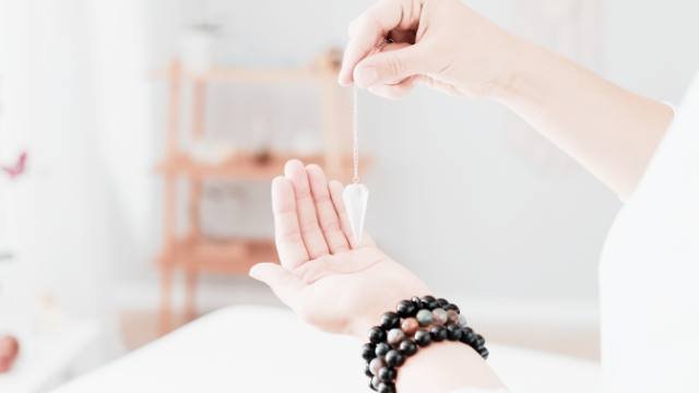 développer son intuition après 40 ans oracles pendule guides